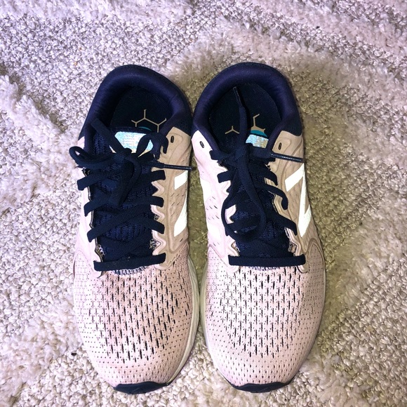 New Balance Women's Fresh Foam Zante V4 Running | Conch Shell/Pigment | Like New - Picture 3 of 7